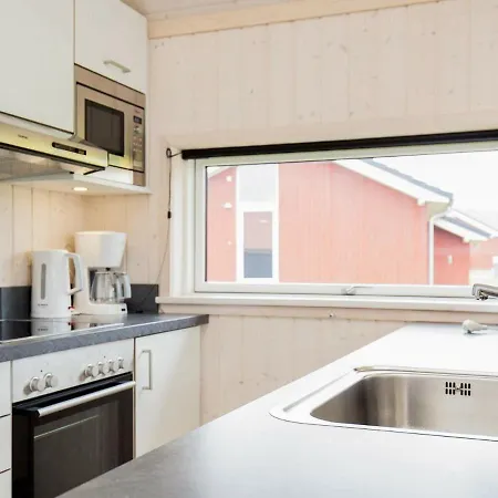 Prázdninový dům Tranquil Holiday Home Near Sea