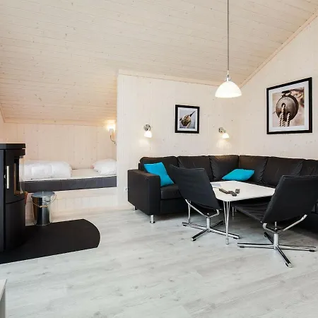 Tranquil Holiday Home Near Sea