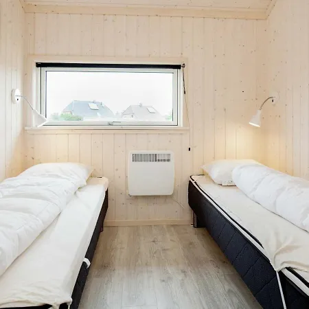 Tranquil Holiday Home Near Sea *